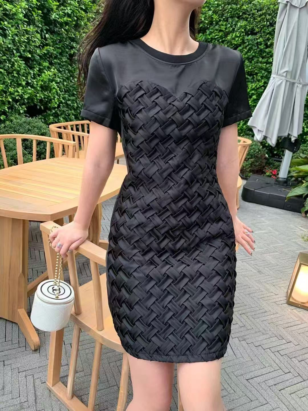 服装精致手工折